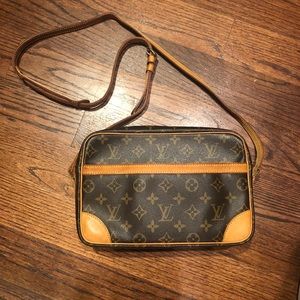 Louis Vuitton Cross body bag